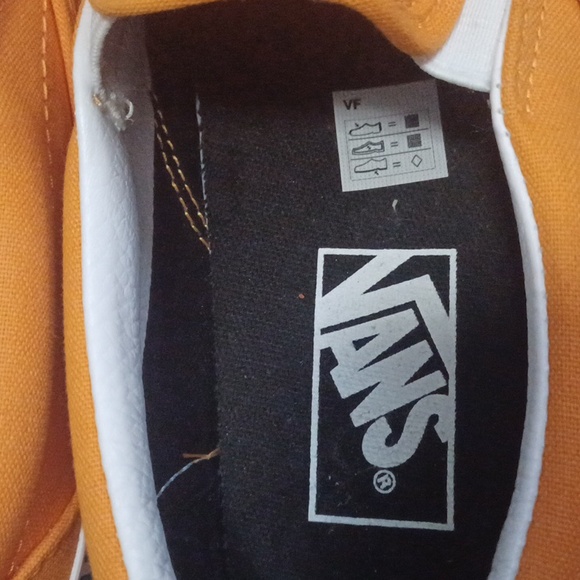 Off the wall stacked Vans - Picture 7 of 7